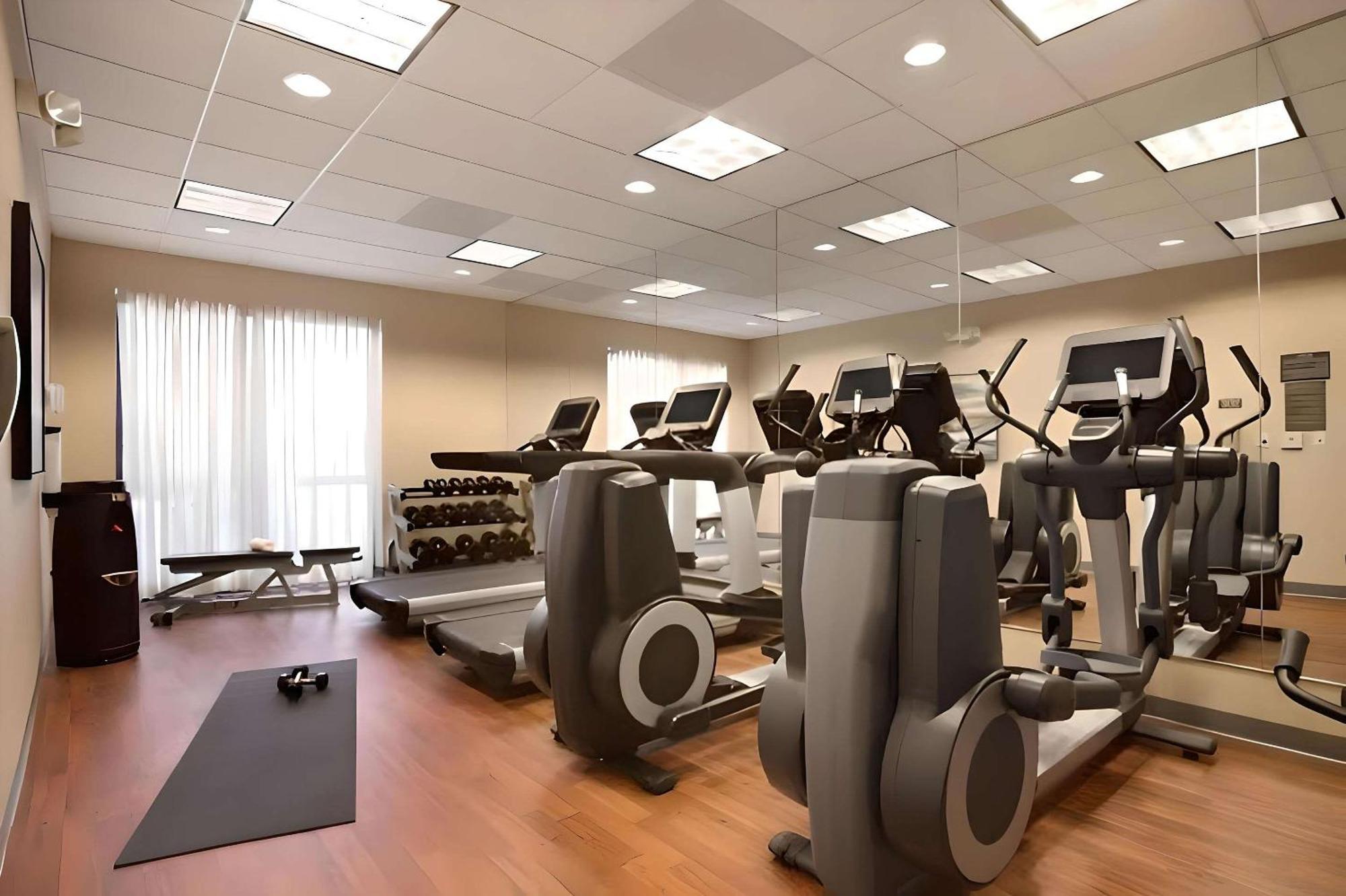 Comfort Suites Milwaukee West Luaran gambar