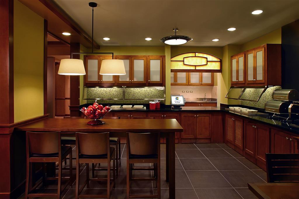 Comfort Suites Milwaukee West Restoran gambar